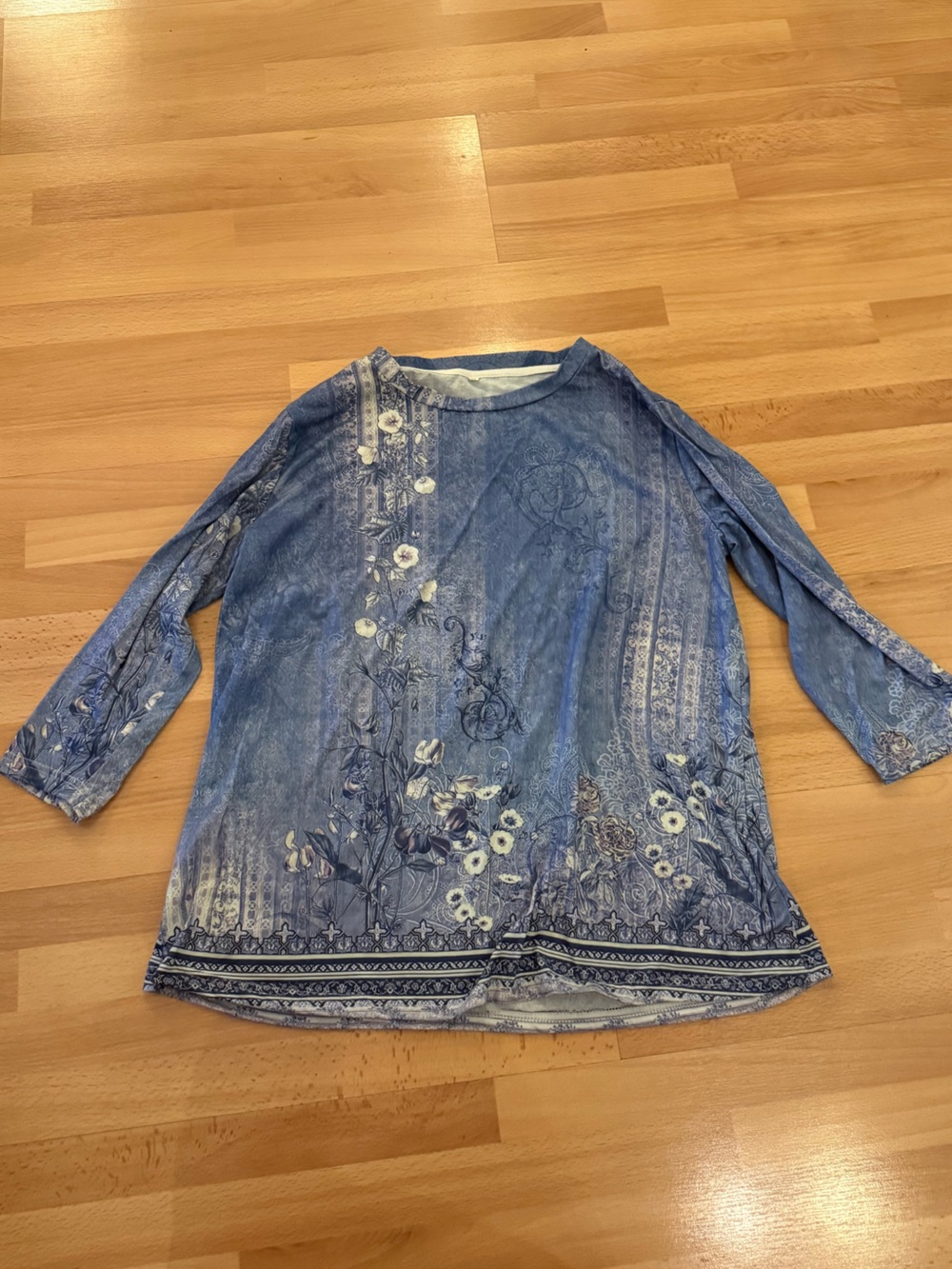 Women’s Blue Floral Long-Sleeve Tunic Top